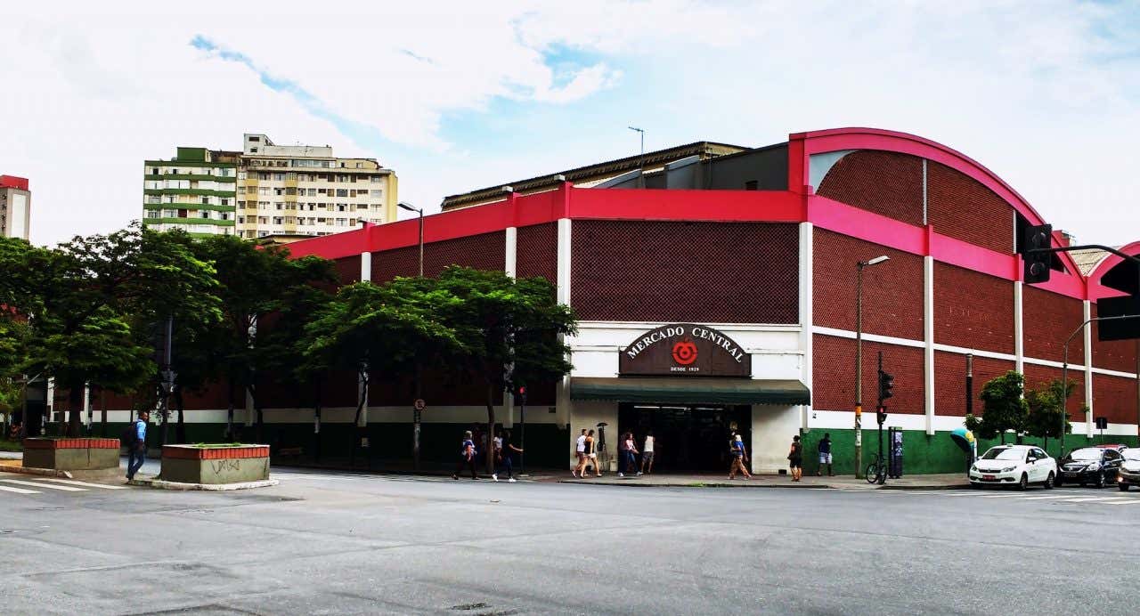 Fachada do grande edifício do Mercado Central de Belo Horizonte
