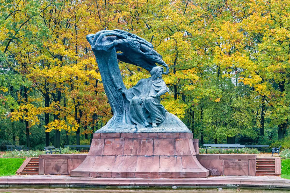 Estatua del compositor Chopin en Varsovia