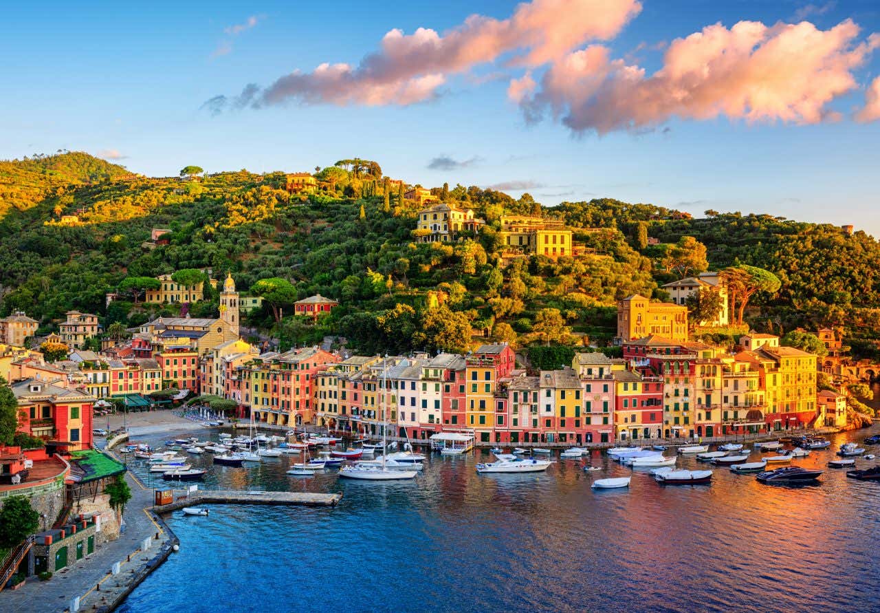 Coucher de soleil sur Portofino, près de Gênes, une ville à visiter en Italie