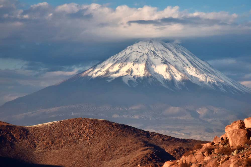 El volcán Misti con la cima nevada