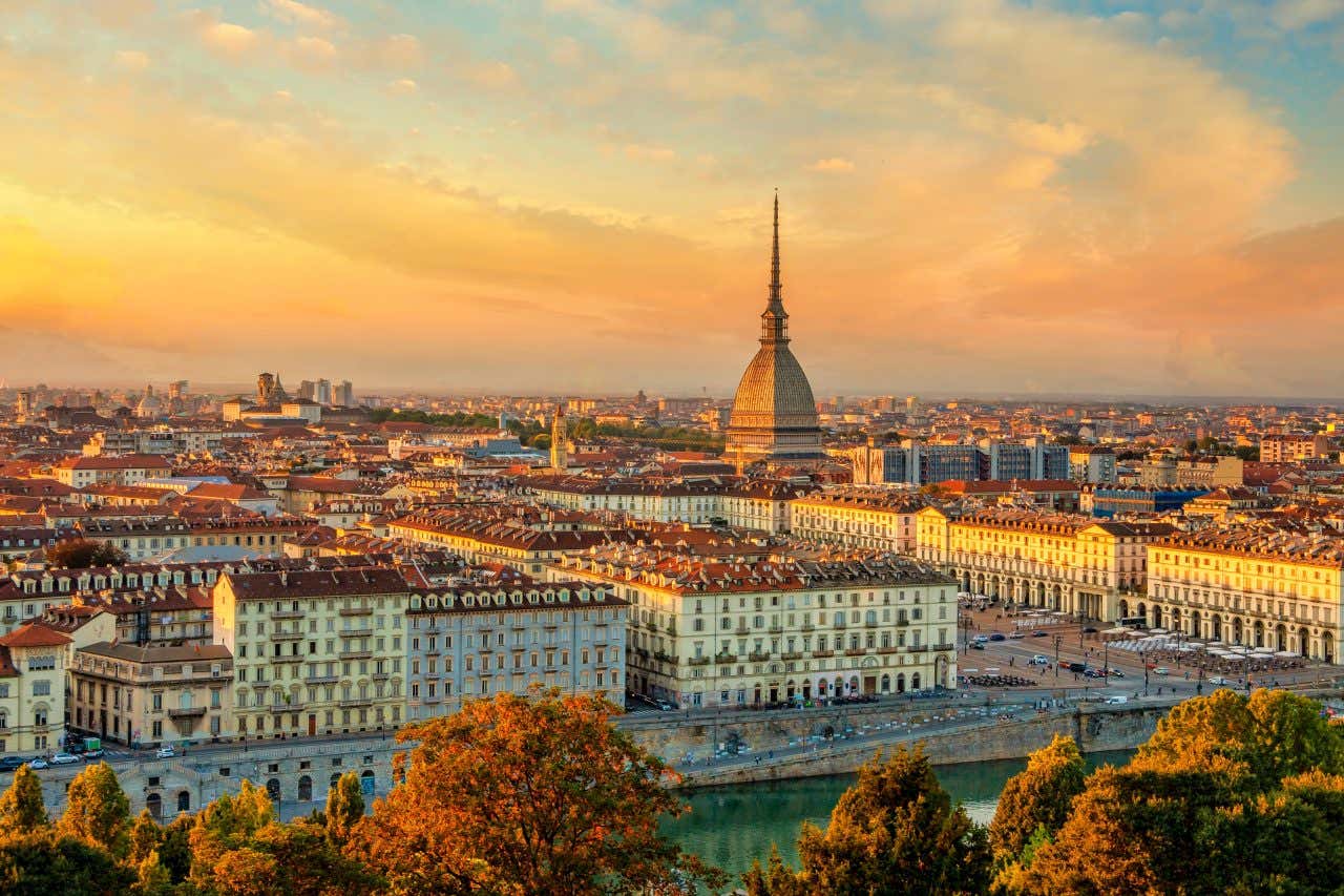 Vue sur Turin au coucher du soleil, une ville où aller faire une visite en Italie