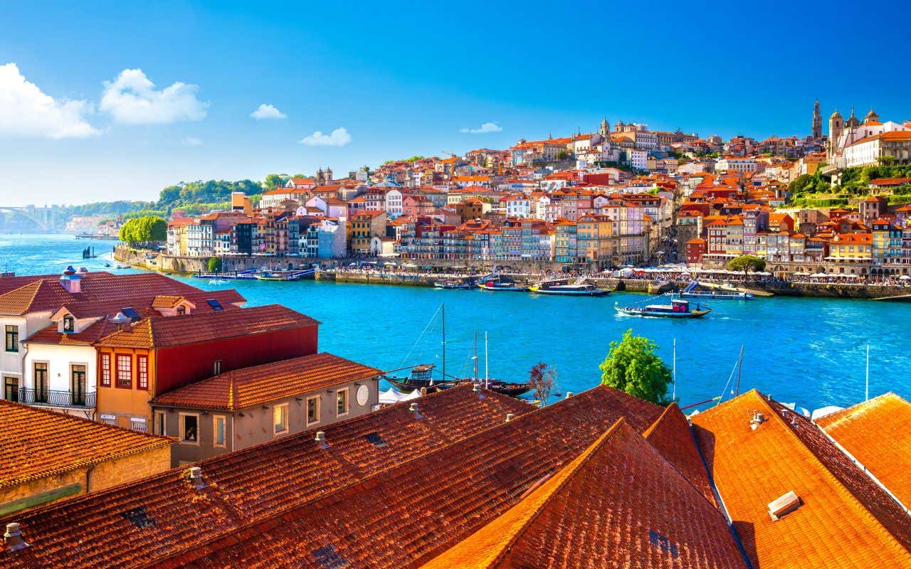 Vue sur de Douro et le quartier de la Ribeira, un lieu à visiter à Porto au Portugal