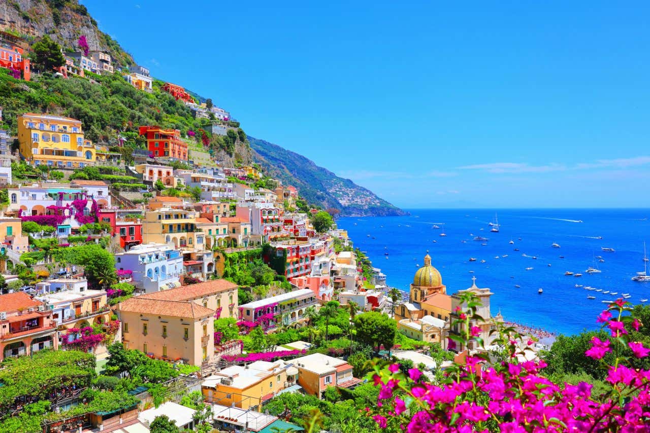 Vue sur Positano, le plus célèbre village de la côte Amalfitaine, un endroit où aller absolument en Italie