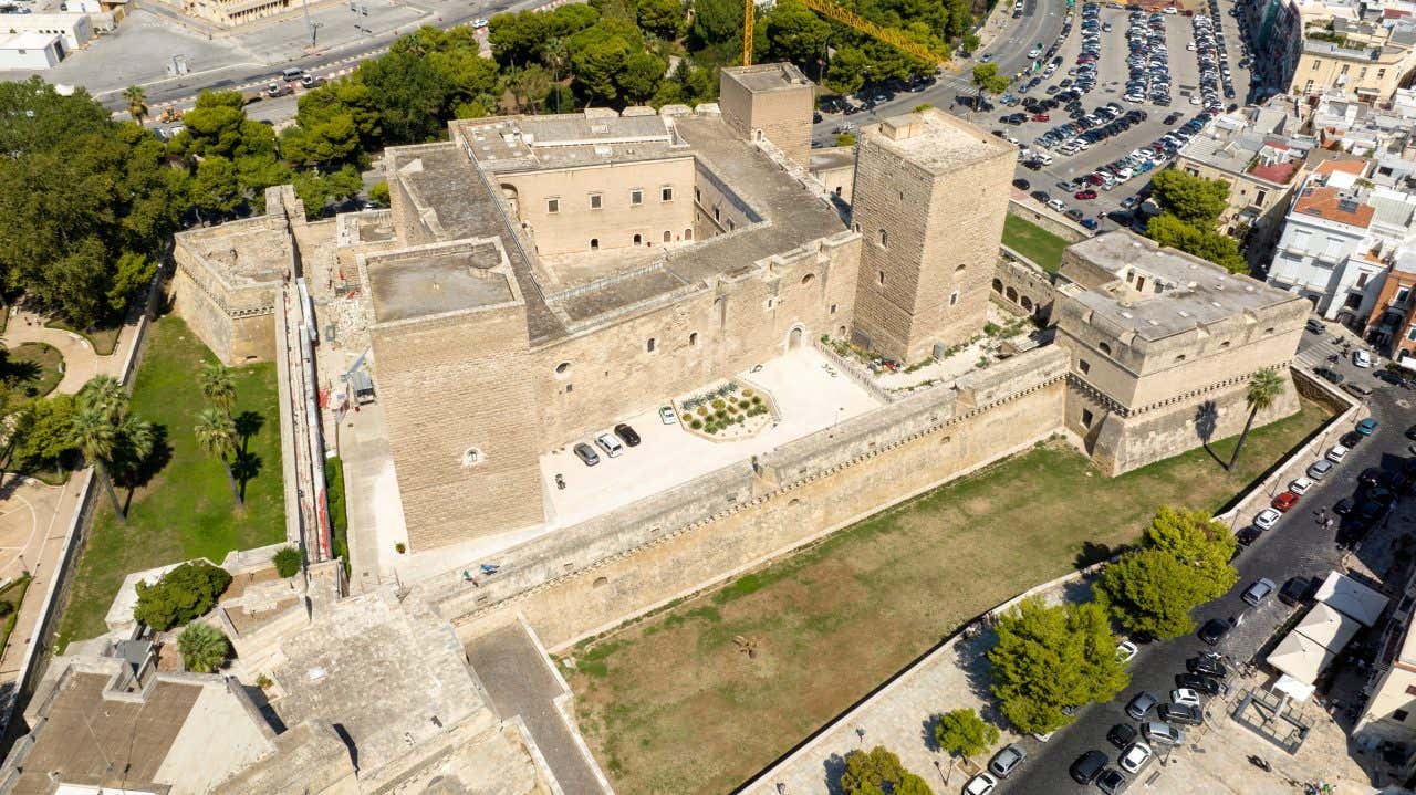 Vue aérienne sur le Château normand-souabe, une ancienne forteresse à voir à Bari