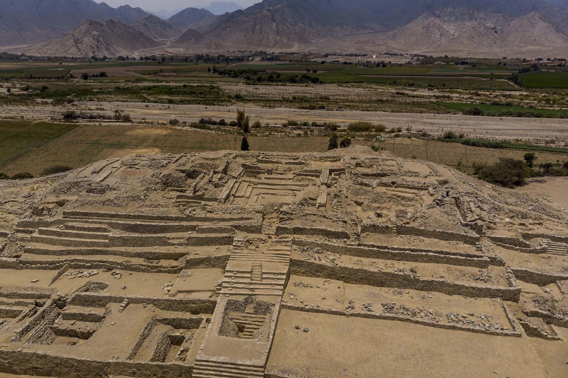 Vista aérea del yacimiento arqueológico de la Ciudad Sagrada de Caral