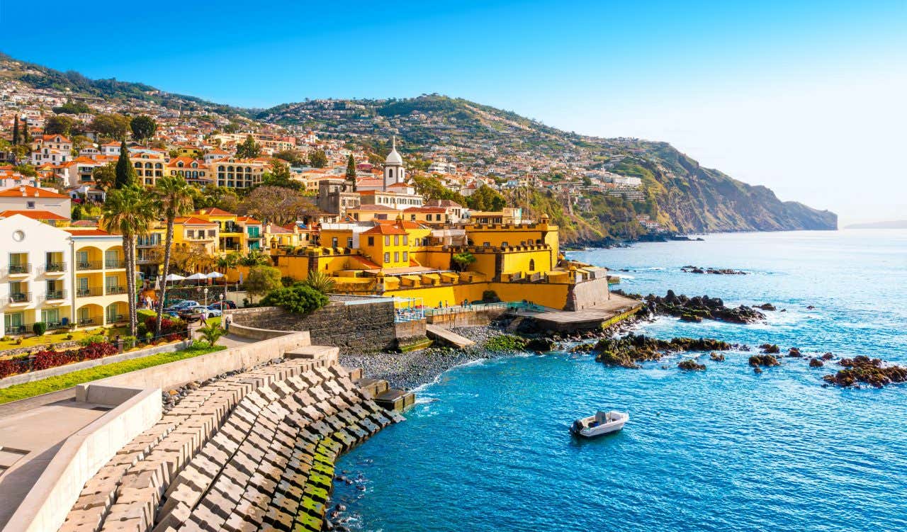 Vue sur la ville de Funchal, une visite à faire absolument à Madère