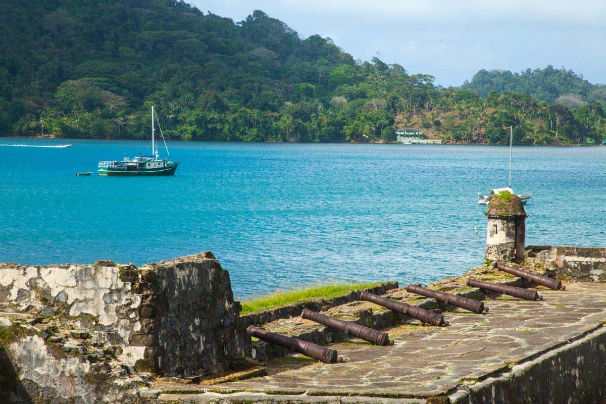 Vista al mar desde el Fuerte de San Jerónimo en Portobelo