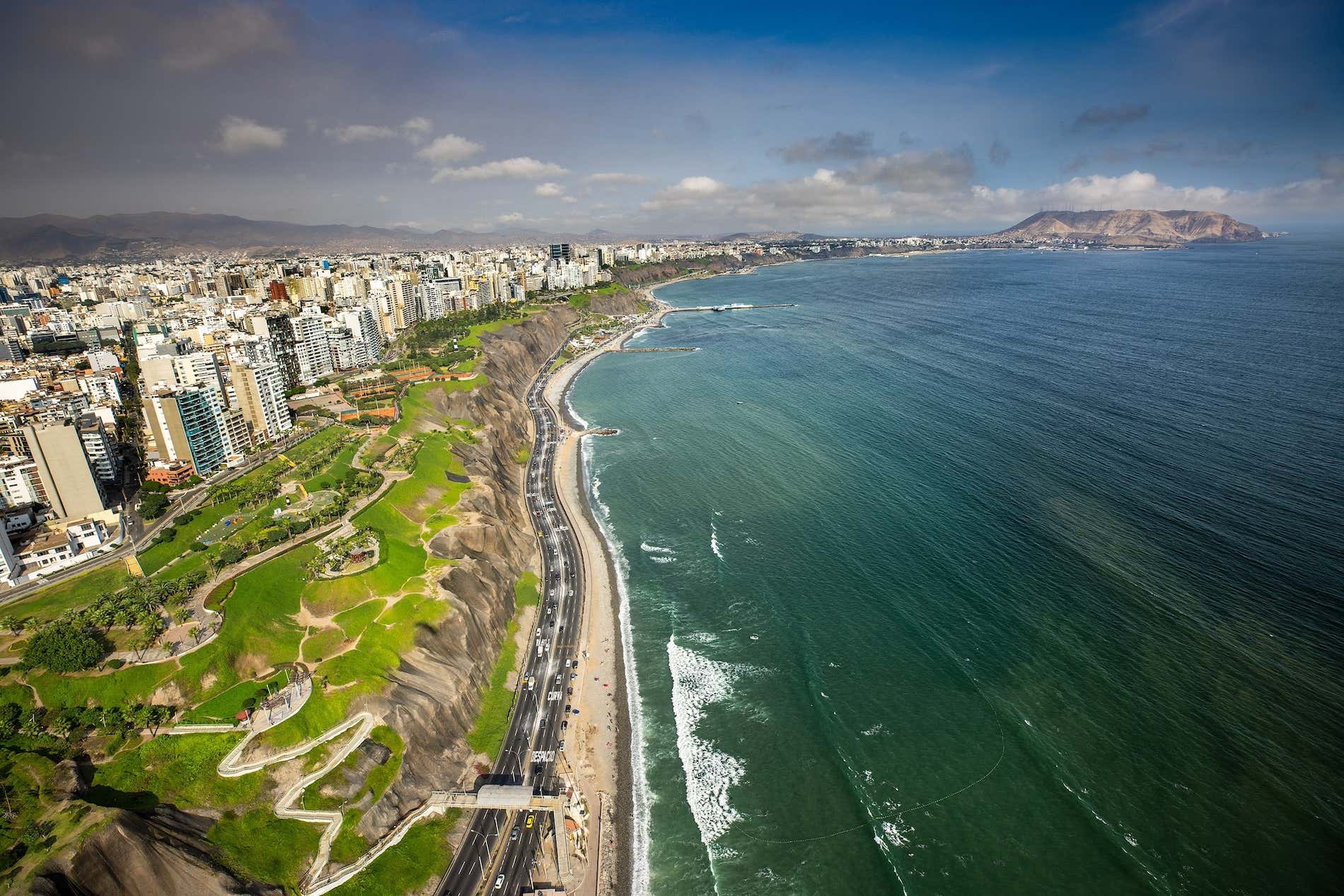 Vista aérea da costa de Lima