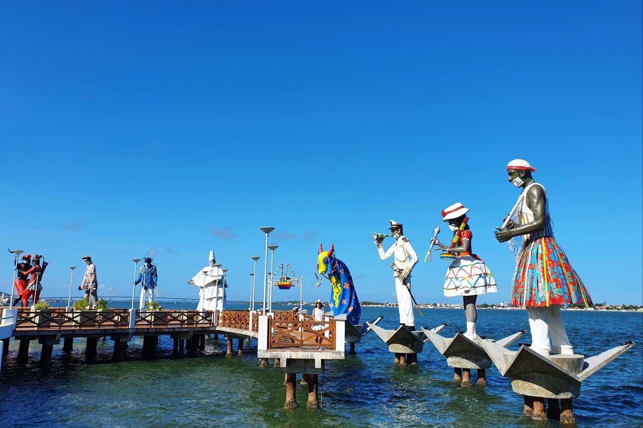 Nove grandes esculturas que representam a cultura e o folclore de Sergipe