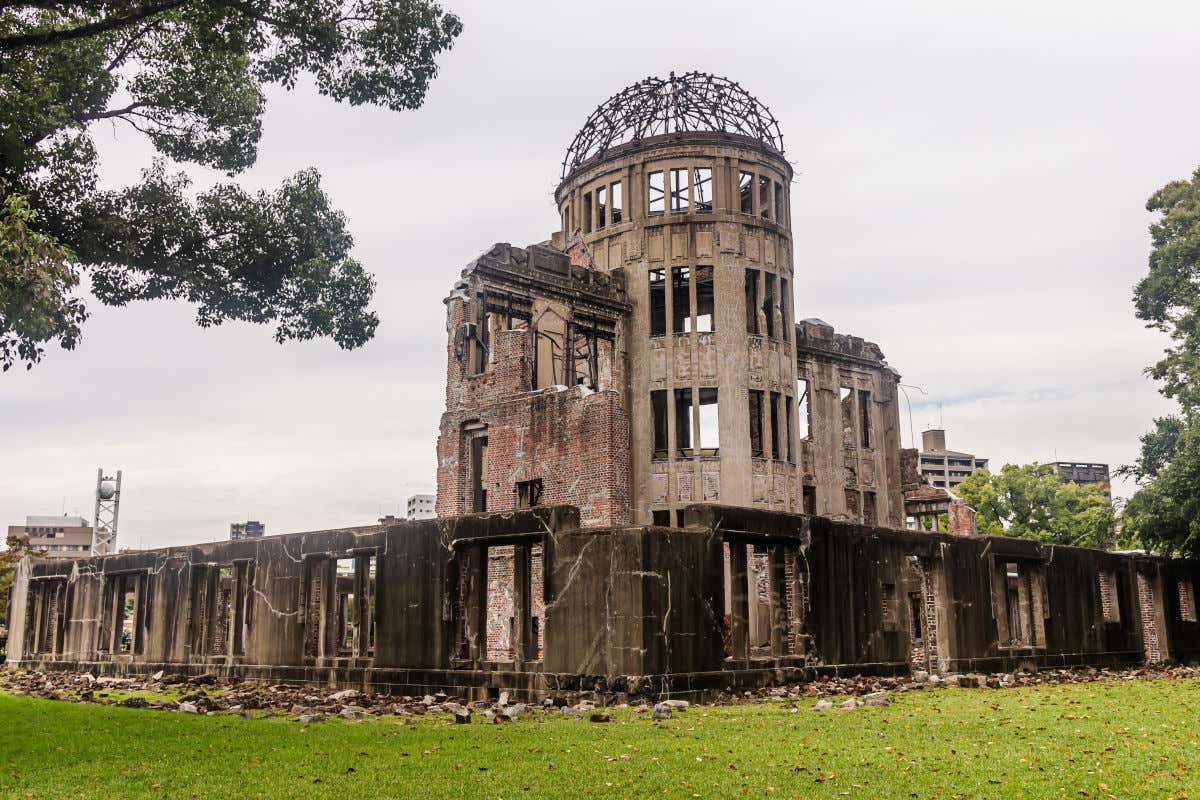 Un edificio en ruinas tras un bombardeo de la Segunda Guerra Mundial