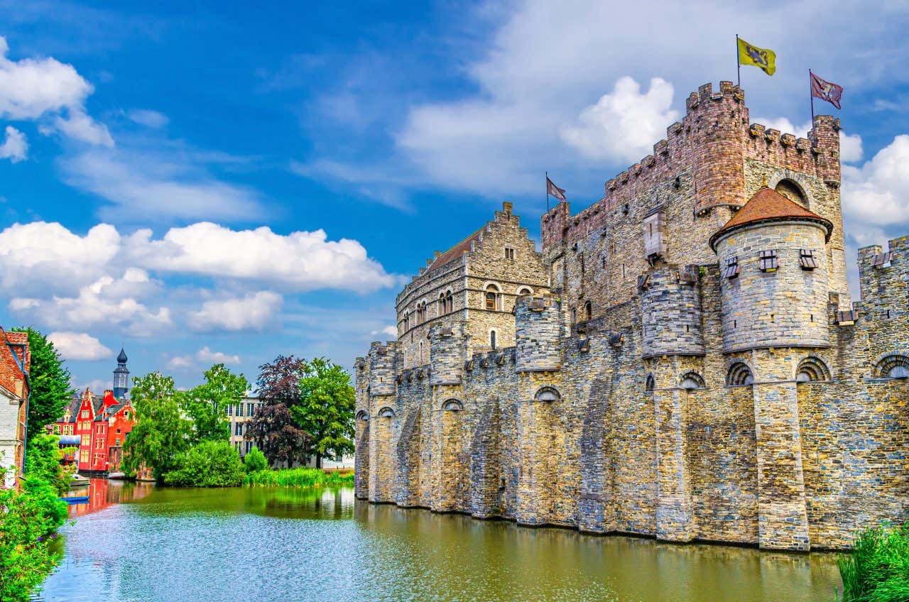 Vue sur le château des Comtes de Flandres à Gand, une visite incontournable à faire en Belgique