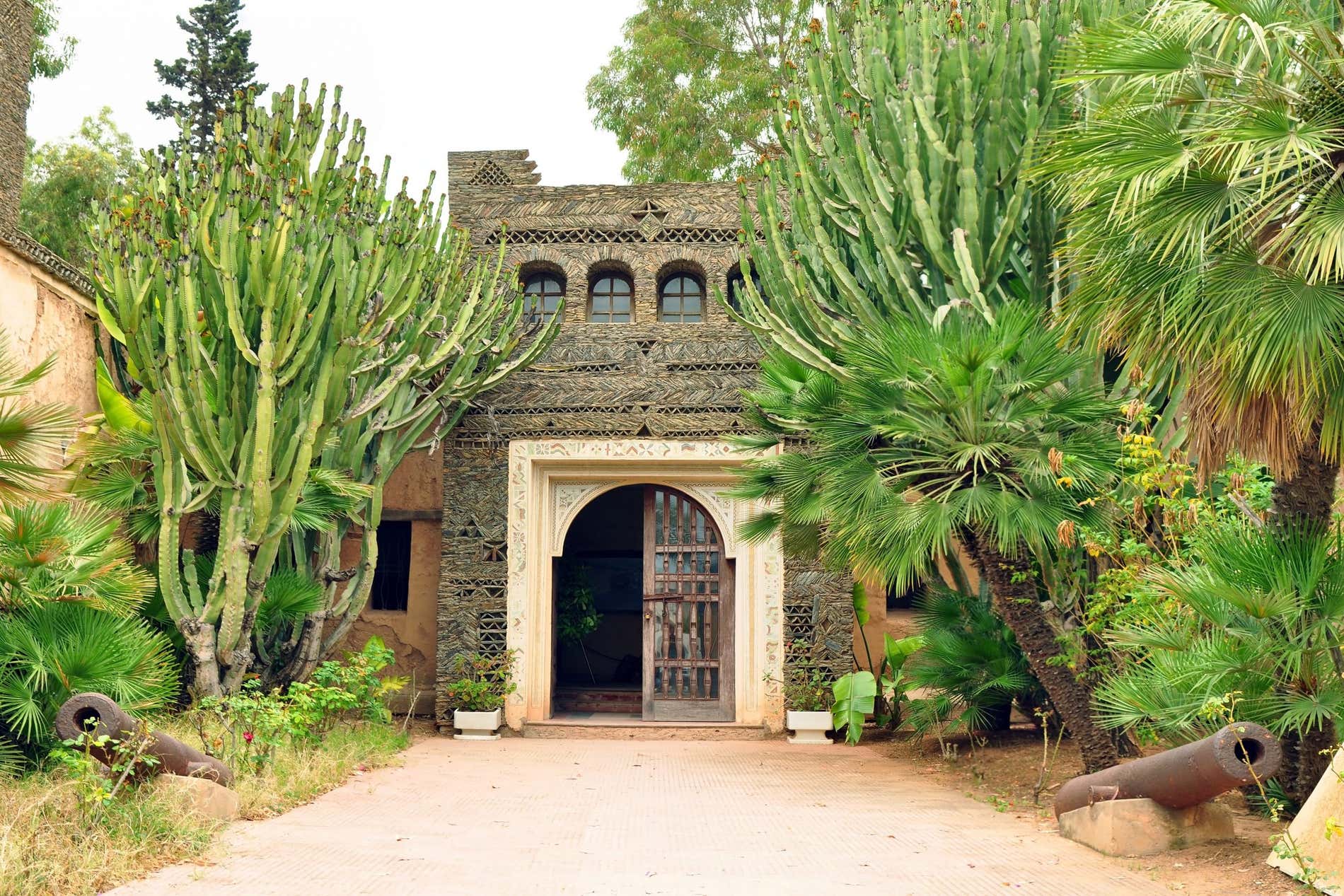 La puerta del museo en el Jadín Olhão, una visita que se tiene que hacer en Agadir