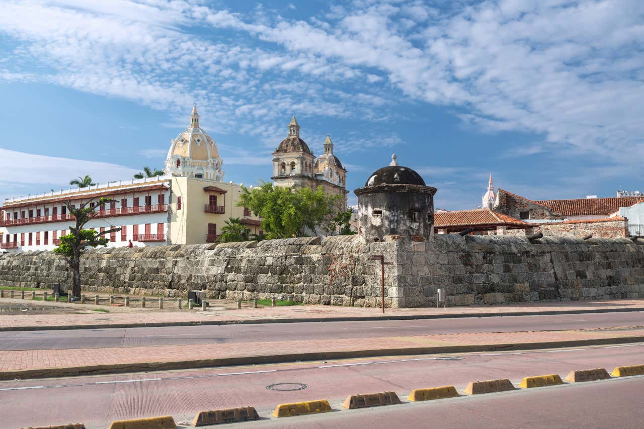 Restos de la muralla que rodea el centro histórico de Cartagena de Indias, Colombia
