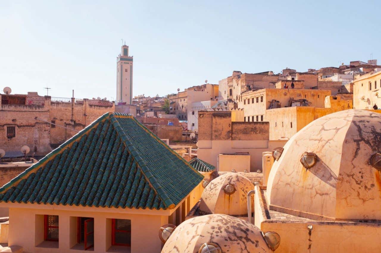 Vue panoramique des toits de la médina de Fès