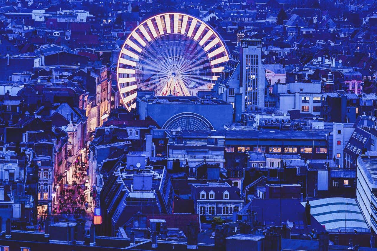 Vue sur Lille de nuit avec sa grande roue