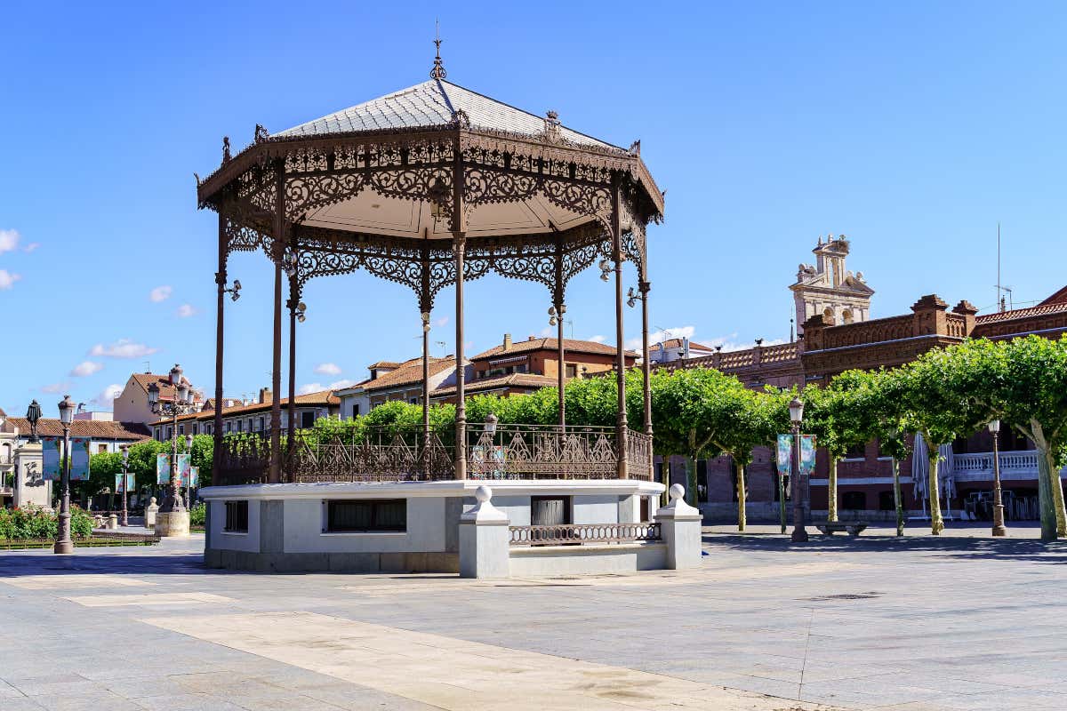 Templete de la plaza Cervantes, uno de los lugares imprescindibles que ver en Alcalá de Henares