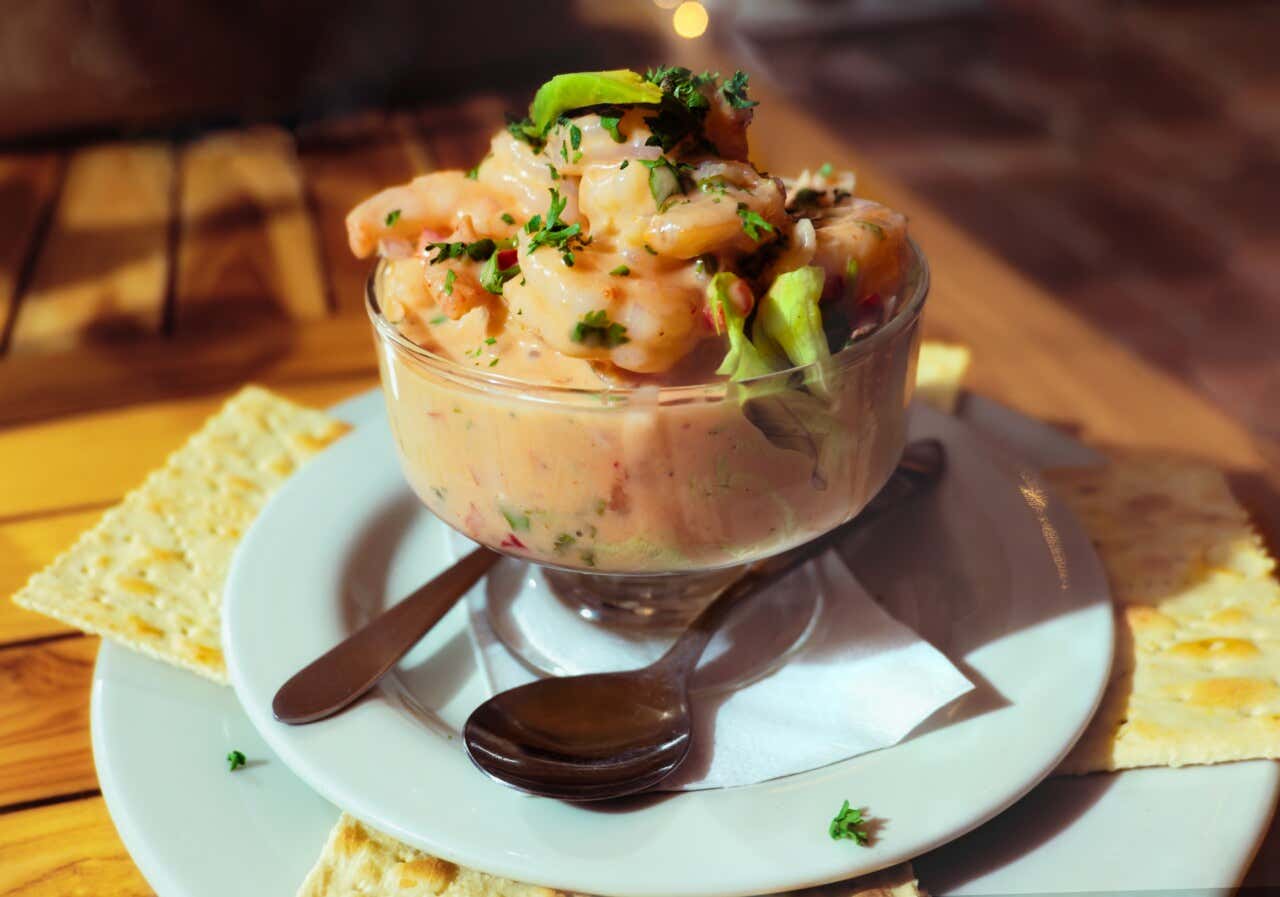 Cóctel de camarón con galletas saltinas