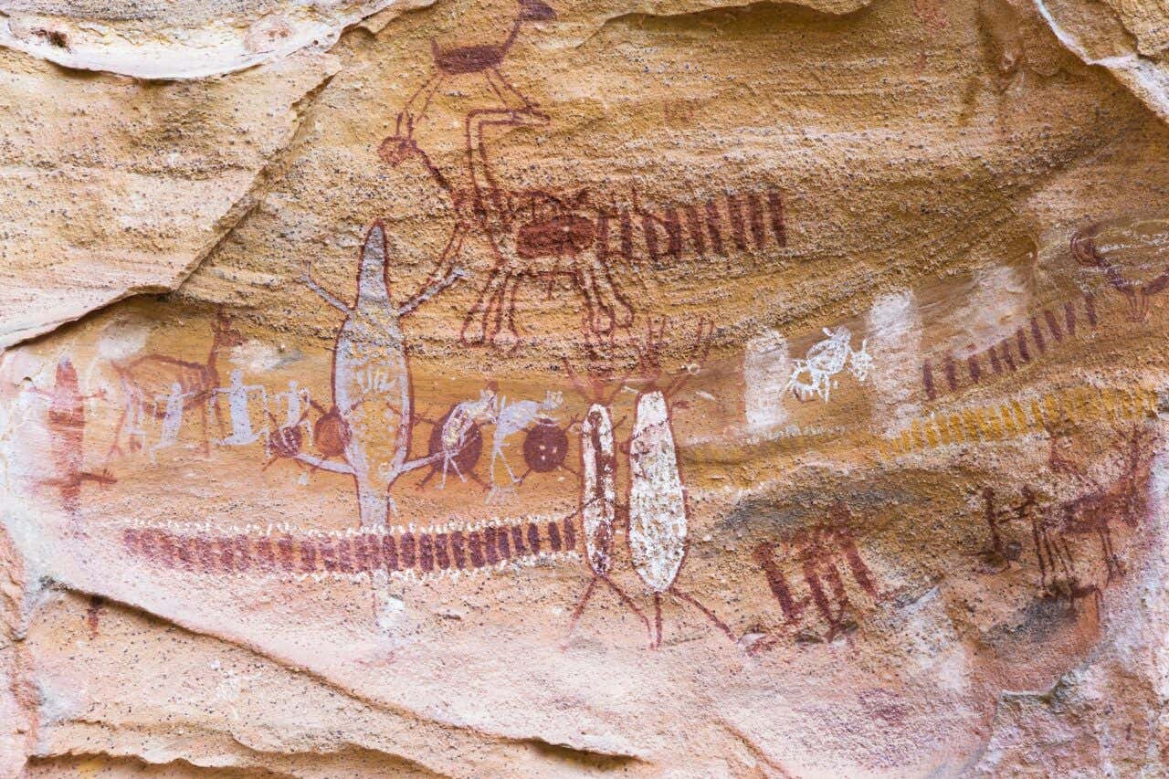 Vista das inscrições rupestres no Parque Nacional da Serra da Capivara