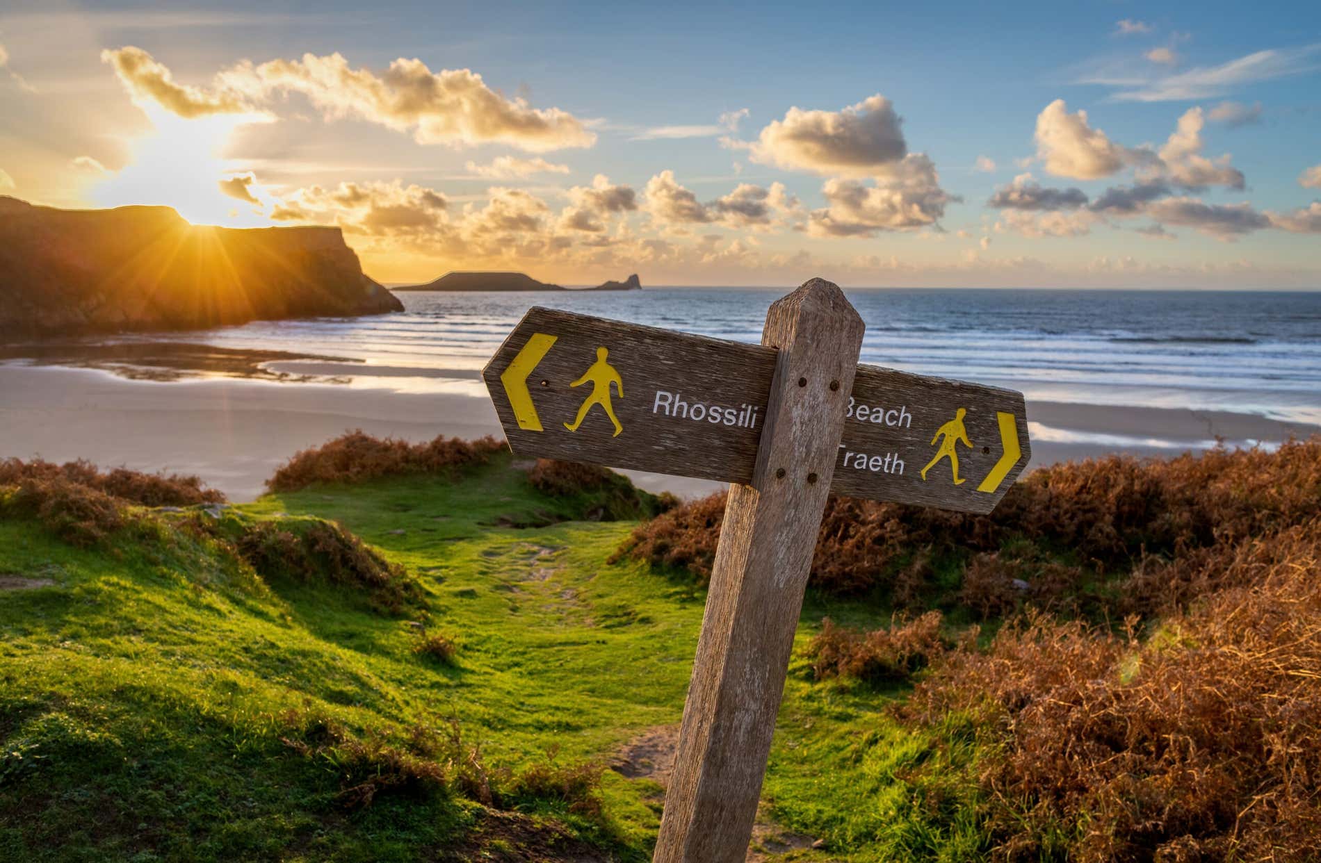 Vista su Rhossili Bay al tramonto, una delle cose da vedere in Galles