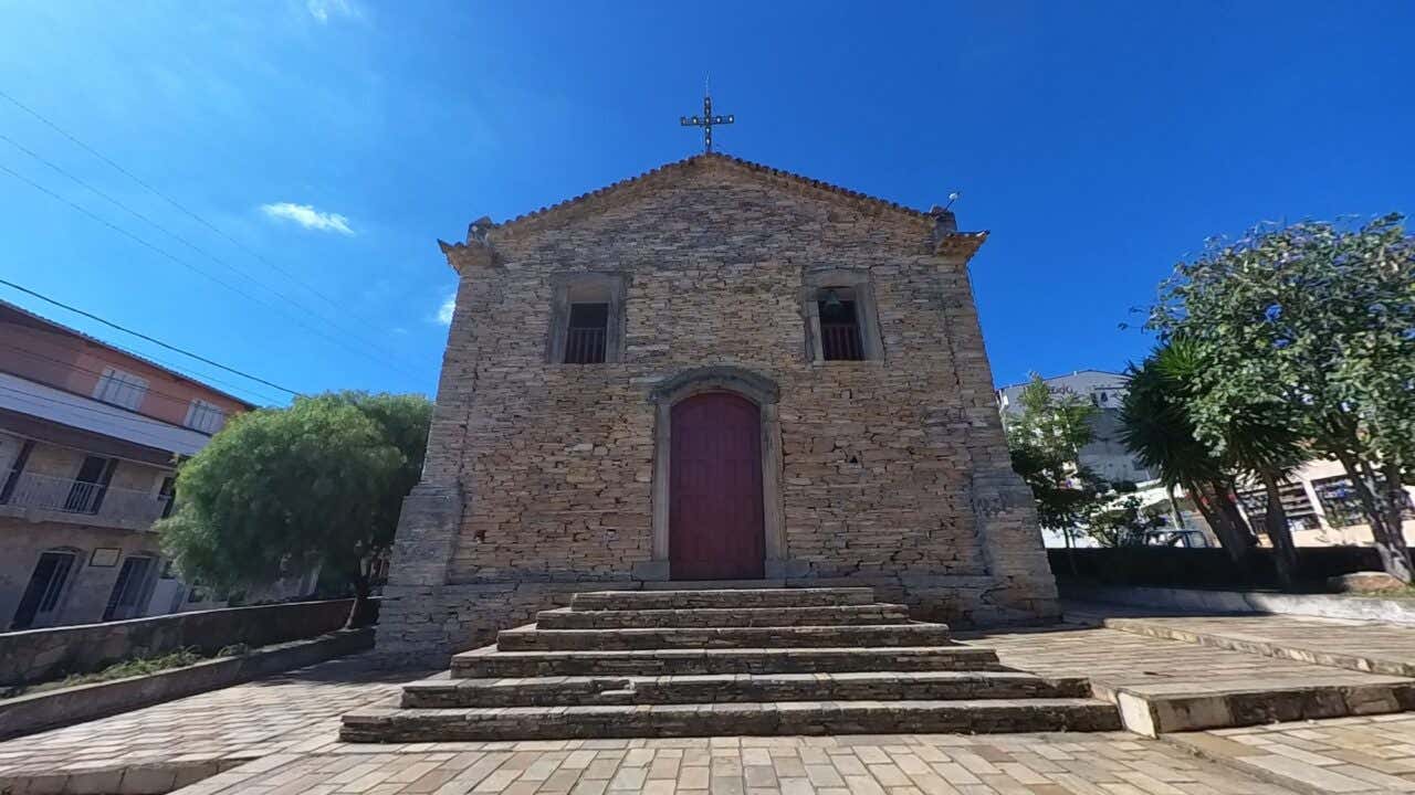 Igreja de Nossa Senhora do Rosario em São Thomé das Letras, uma igreja simples com fachada de pedra