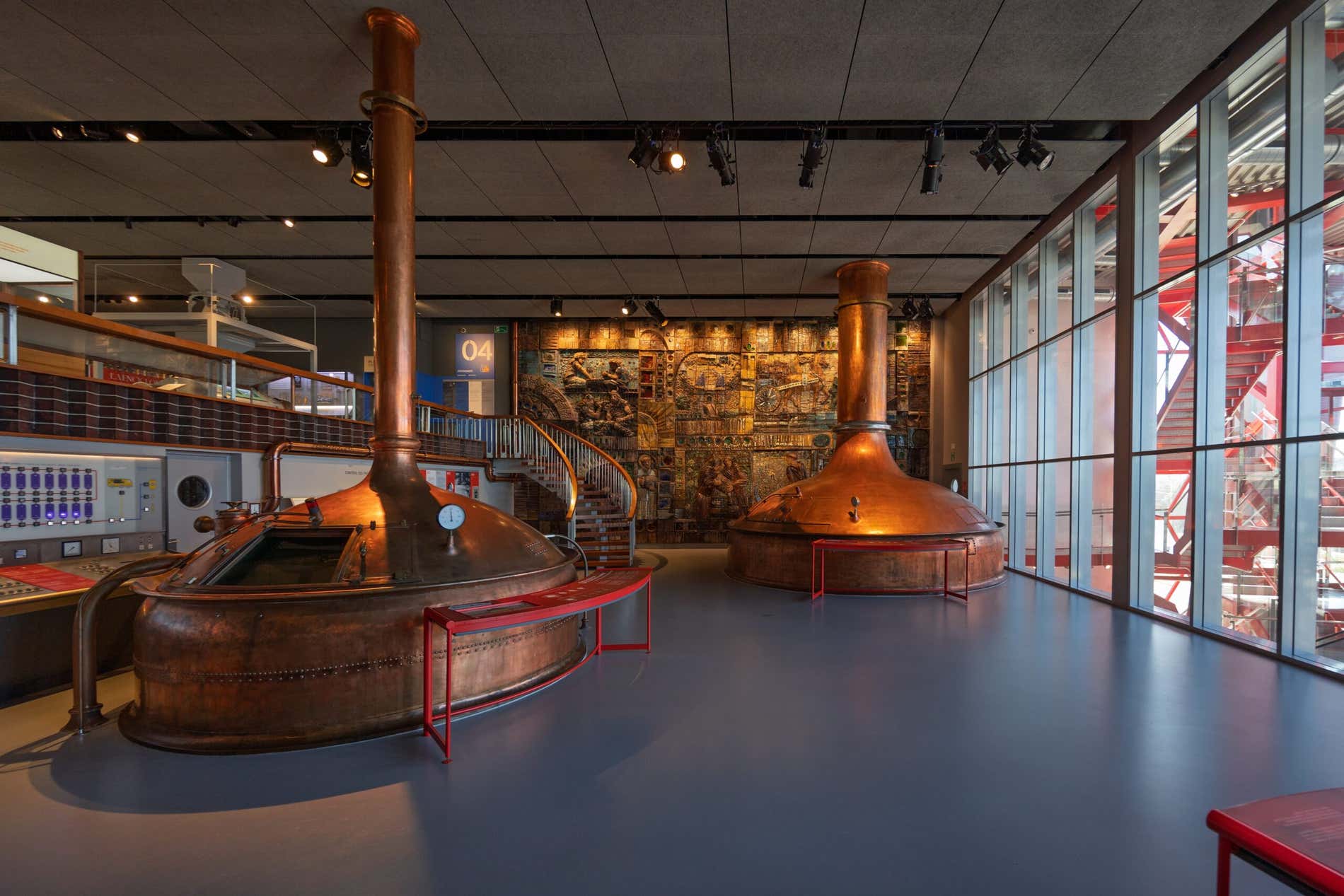 Vista interior de uma fábrica de cervejas em La Coruña, na Galiza, no noroeste da Espanha