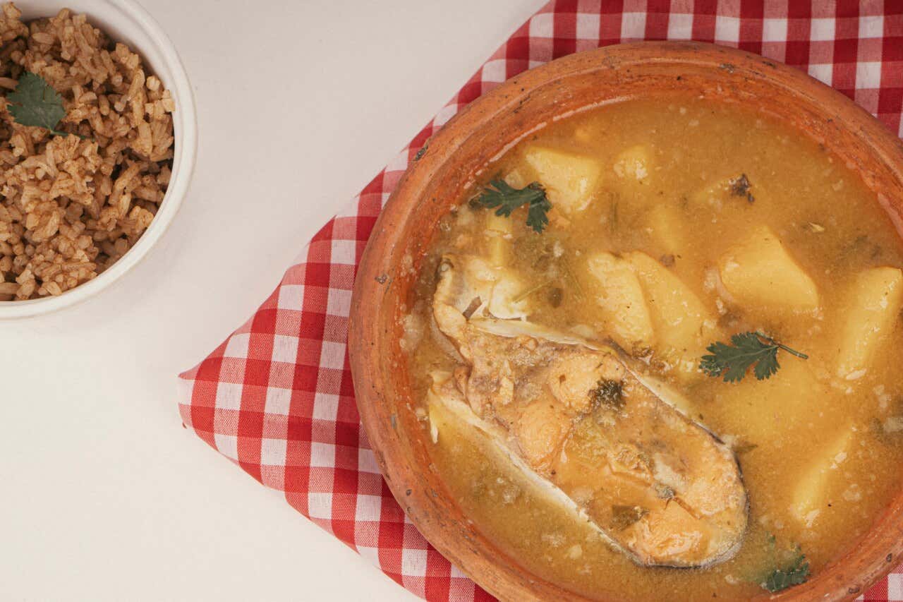 Sancocho de pescado, un plato típico de la gastronomía del caribe colombiano