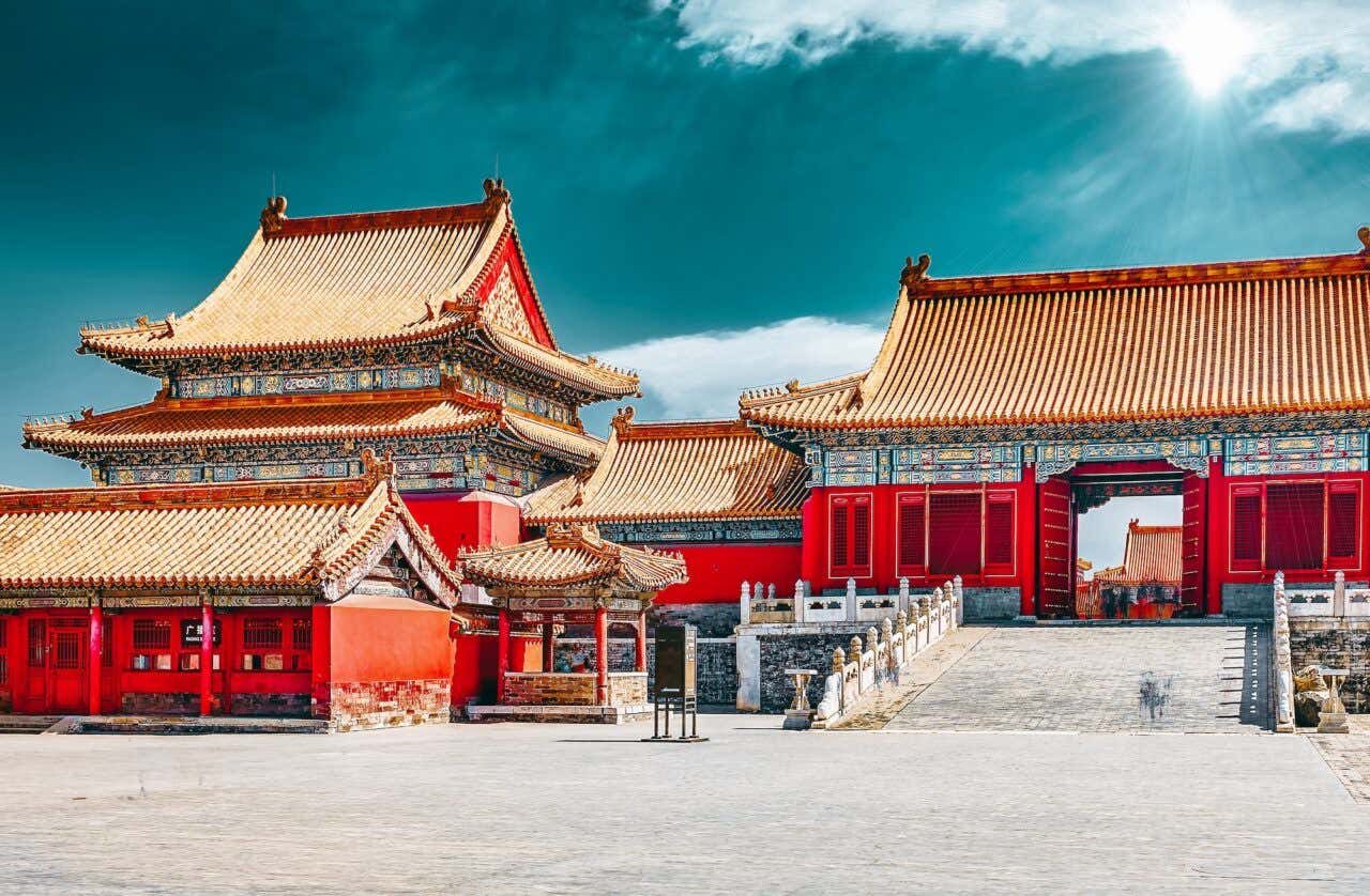 Panorâmica de palácio e pagodes vermelhos, edifícios clássicos da arquitetura chinesa