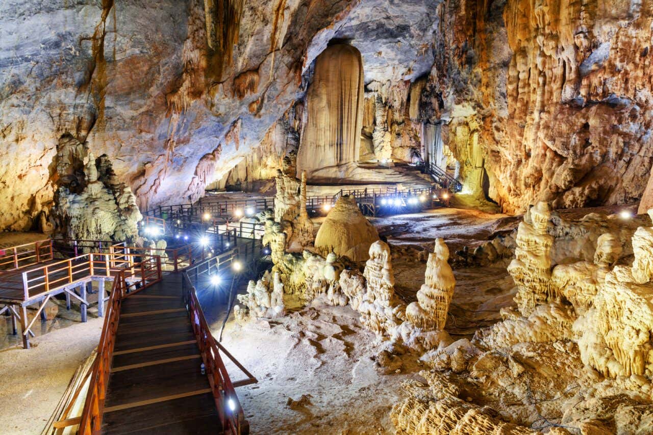Intérieur de Paradise Cave, un incontournable à faire au Vietnam