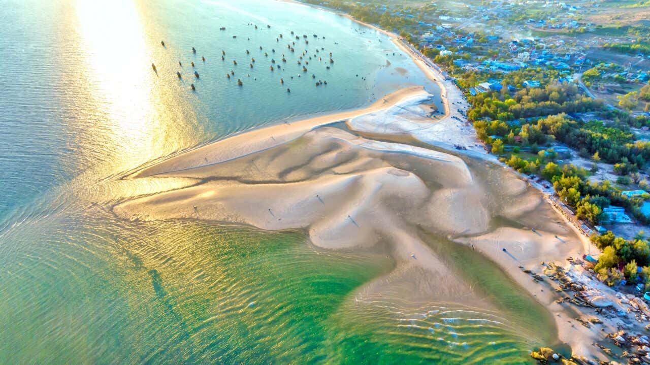 Vue aérienne sur la mer de Chine méridionale, à Mui Ne