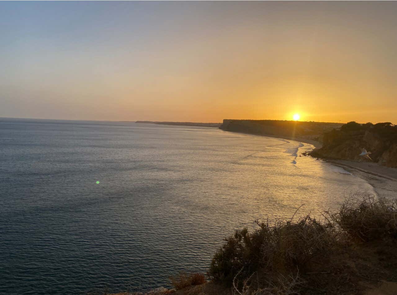 Coucher de soleil derrière Ponta da Piedade depuis el Miradouro de São Gonçalo de Lagos
