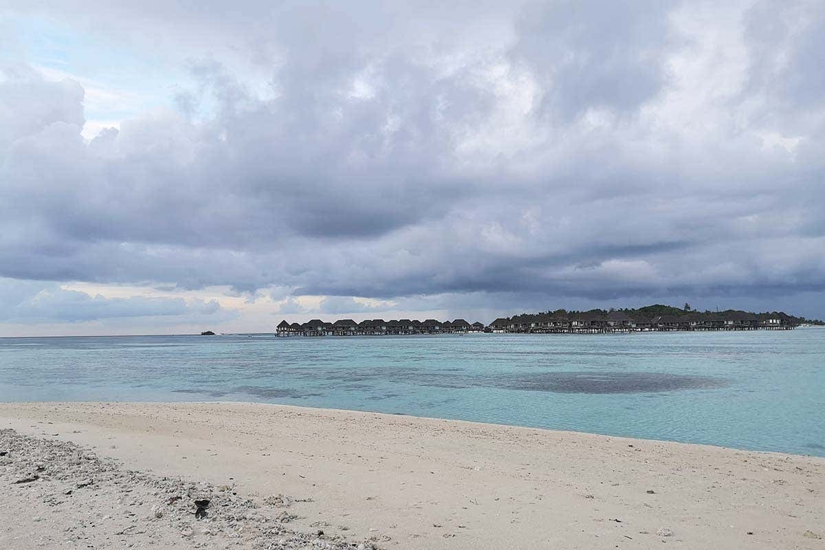 Día lluvioso en las islas Maldivas