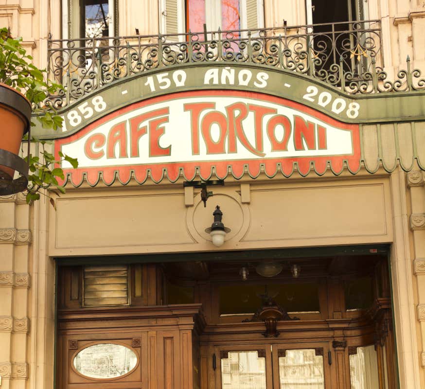 Façade du Café Tortoni, un lieu à visiter à Buenos Aires