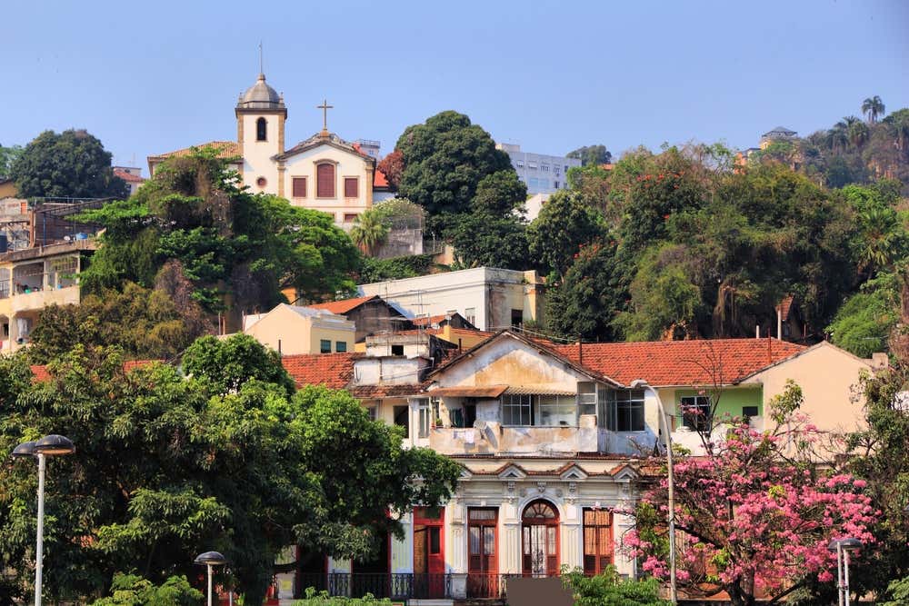 Fachadas coloniales entre vegetación en el barrio de Santa Teresa, en Río de Janeiro