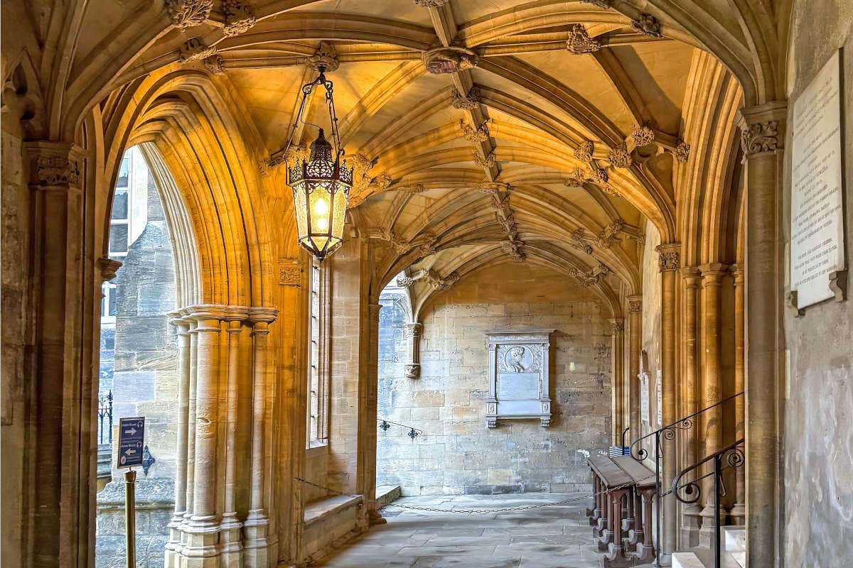 Pasillo abovedado de estilo gótico en Christ Church