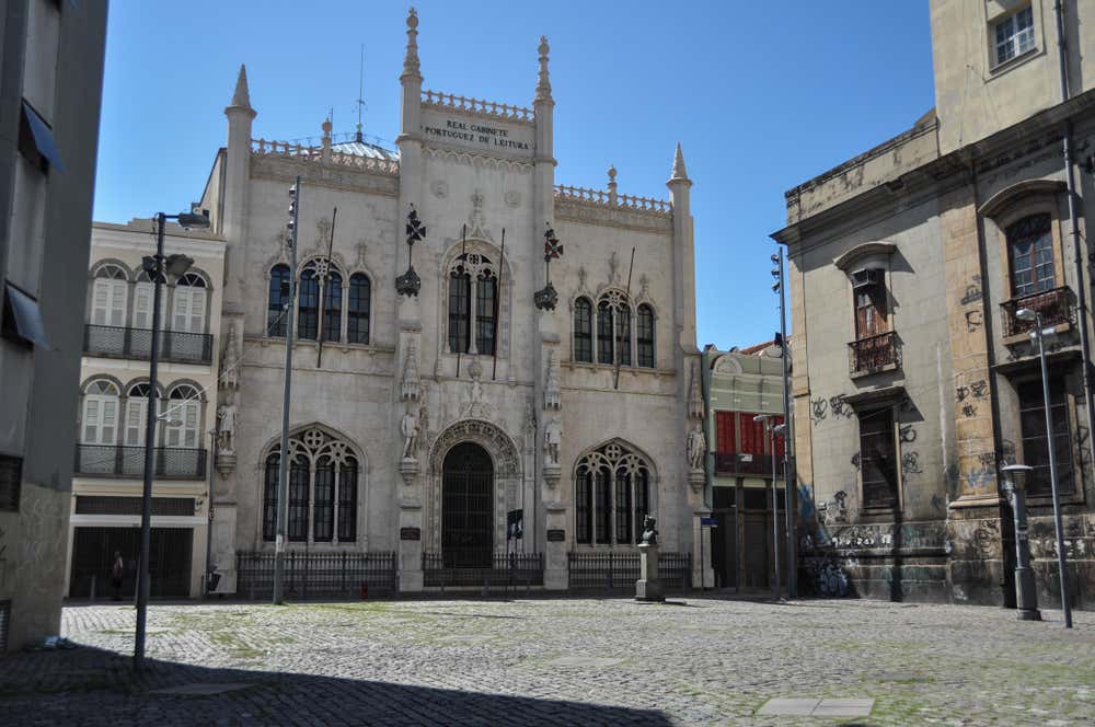 Fachada del Real Gabinete Portugués de Lectura, un sitio que ver en Río de Janeiro