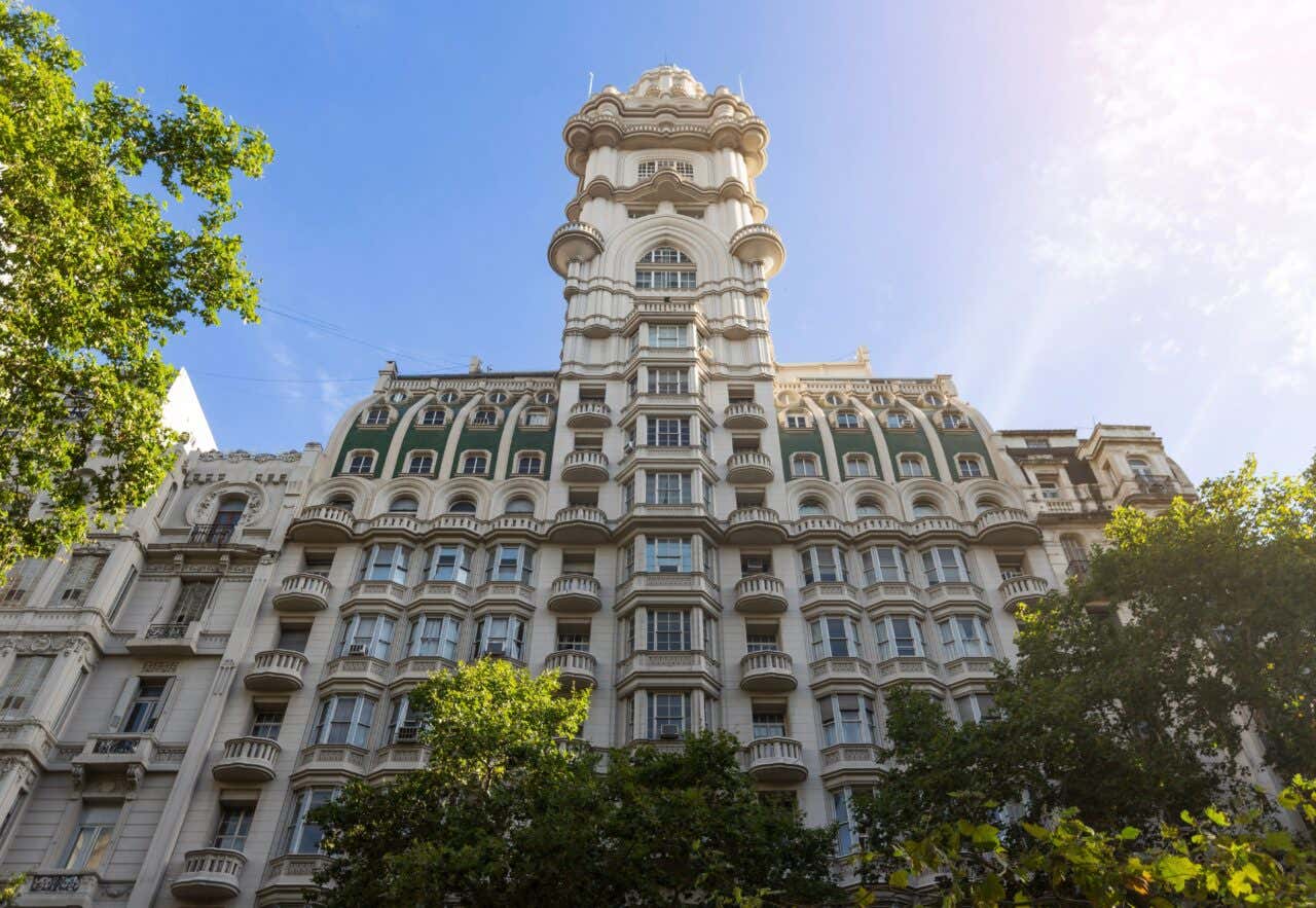 Le Palais Barolo sous un ciel bleu