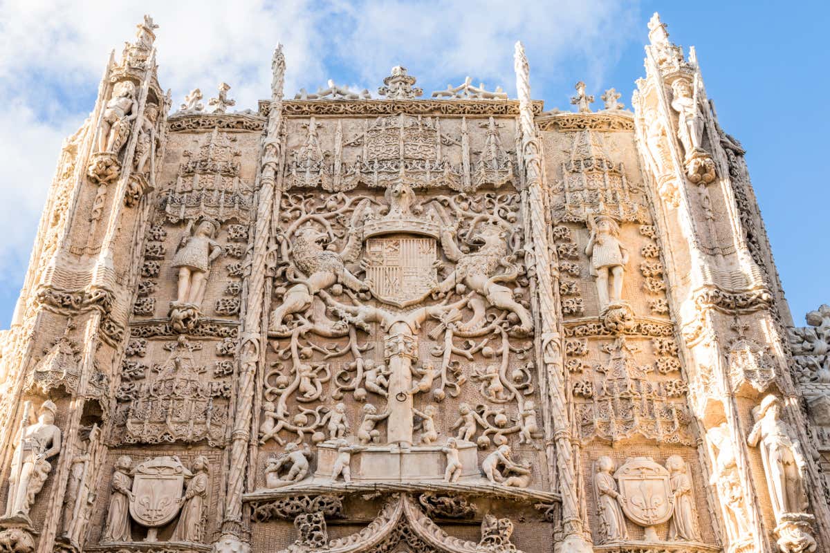 Fachada del colegio de San Gregorio, uno de los lugares imprescindibles que hay que ver en Valladolid