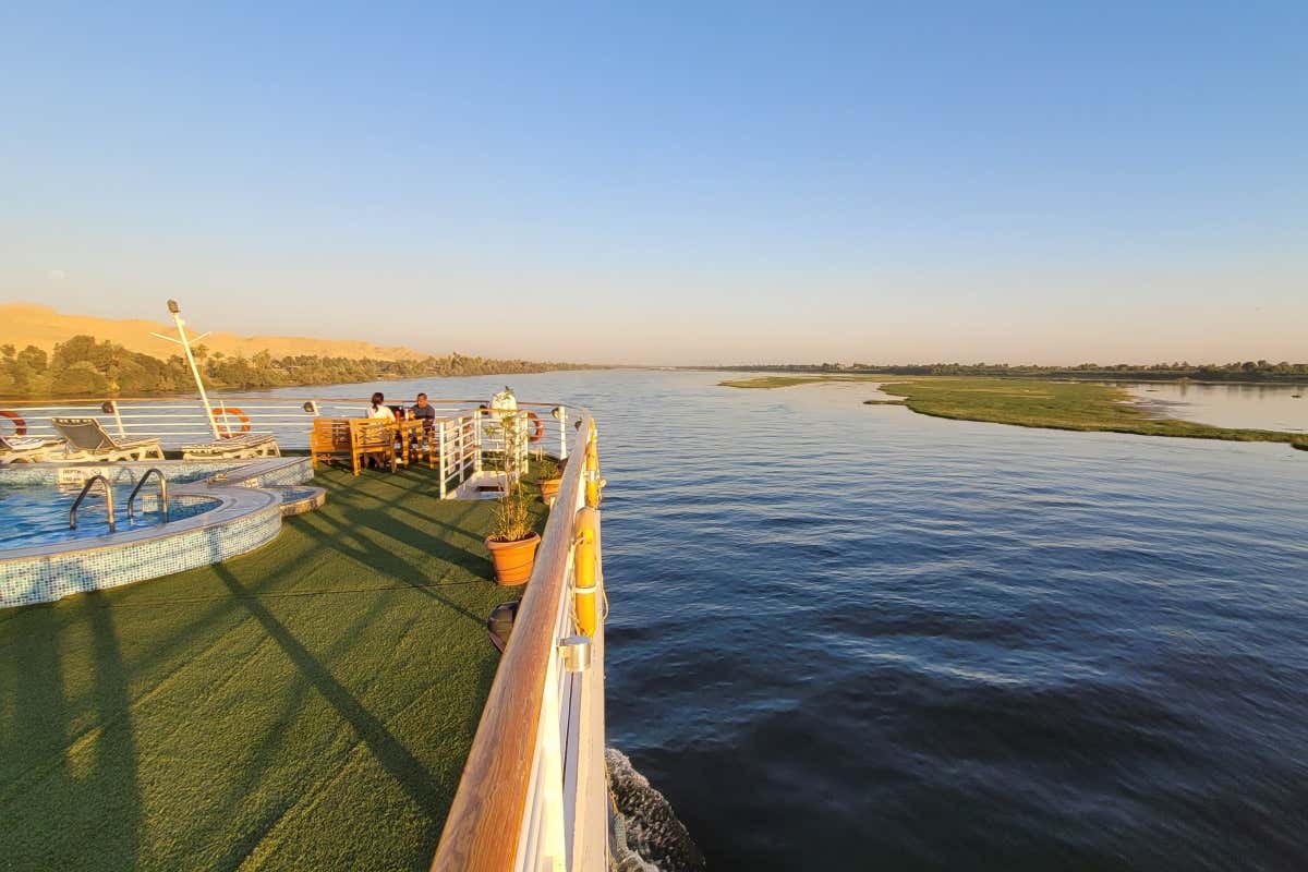 Vistas del Nilo desde un crucero.