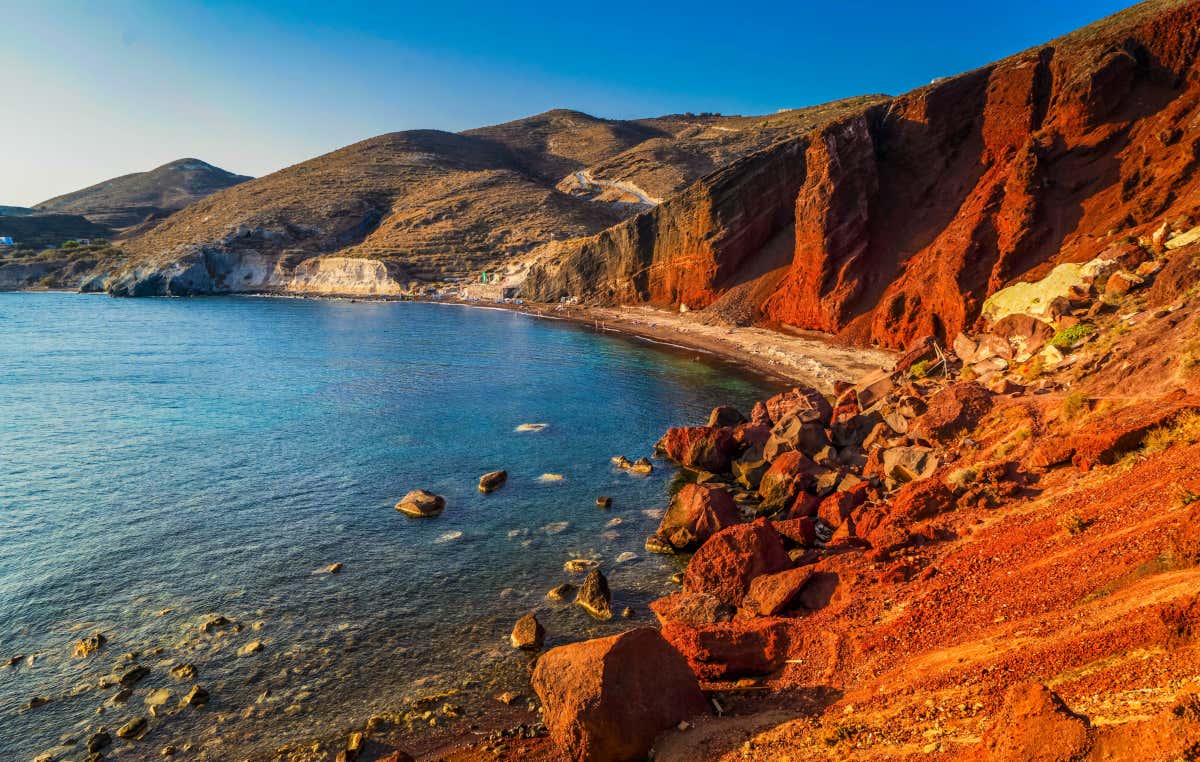 Red Beach, l'une des plages les plus populaires de Santorin