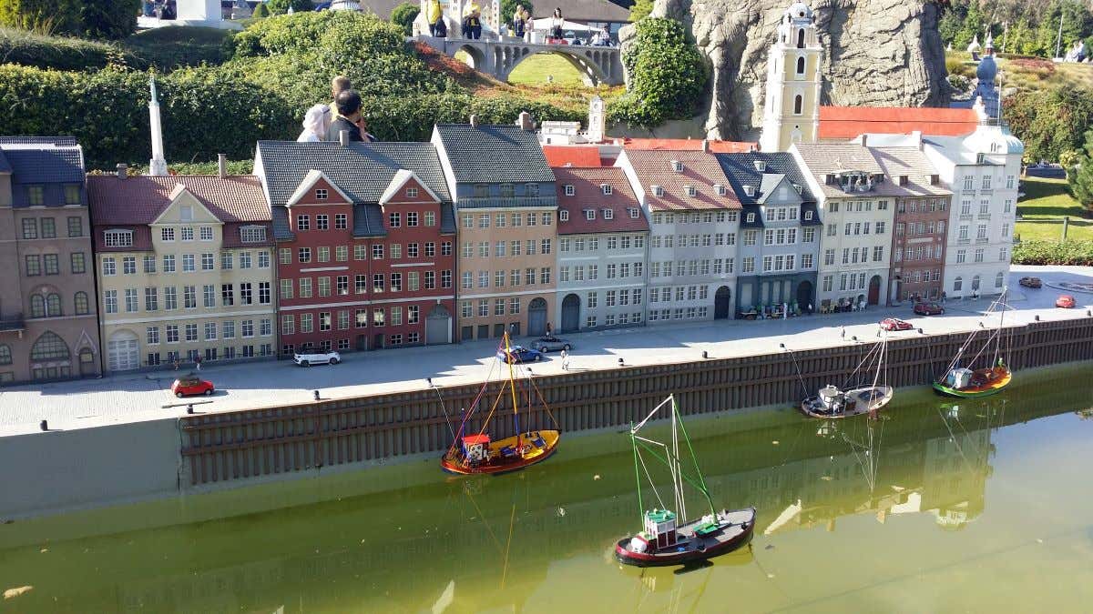 Mini-Europe, un parque en Bruselas que alberga reproducciones de algunos de los monumentos más conocidos de la Unión Europea a escala 1/25