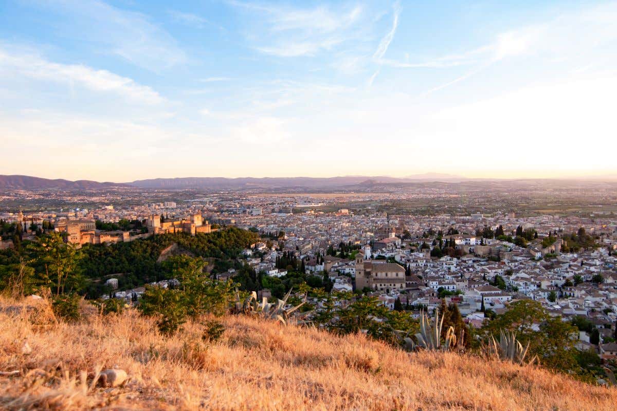 Vista panorámica de la ciudad de Granada desde el mirador de San Miguel Alto