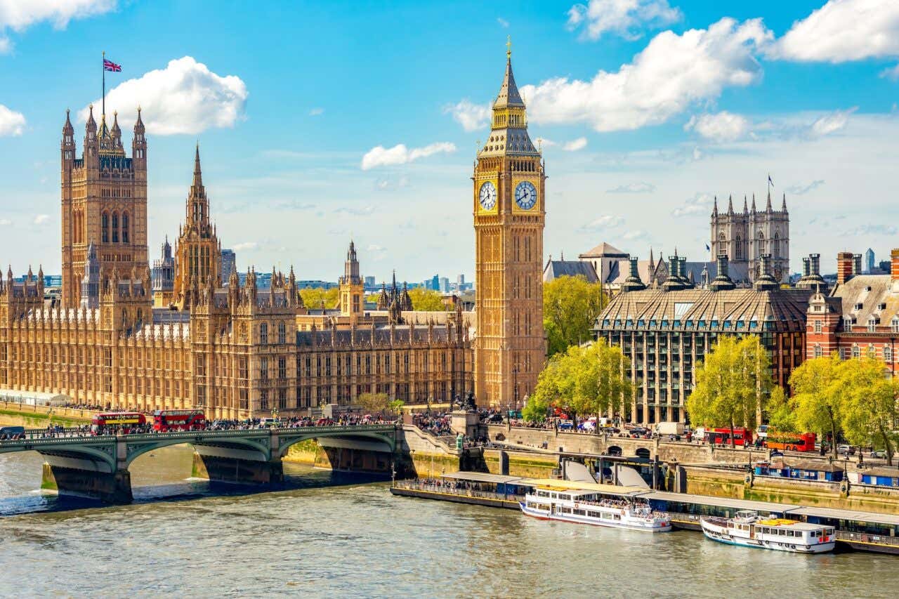 Paisagem urbana de Londres com o Parlamento e a torre do Big Ben, Reino Unido