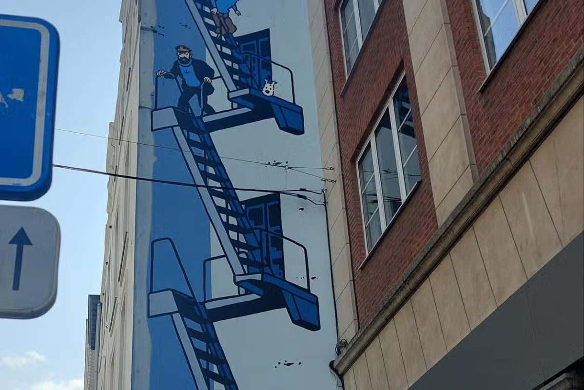 Mural de Tintín en una calle de Bruselas