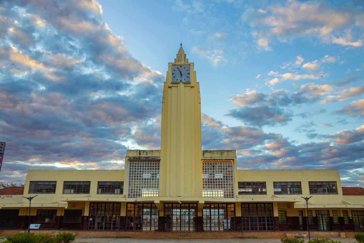 Fachada da antiga Estação Ferroviária onde está localizado Museu Frei Confaloni de Goiânia