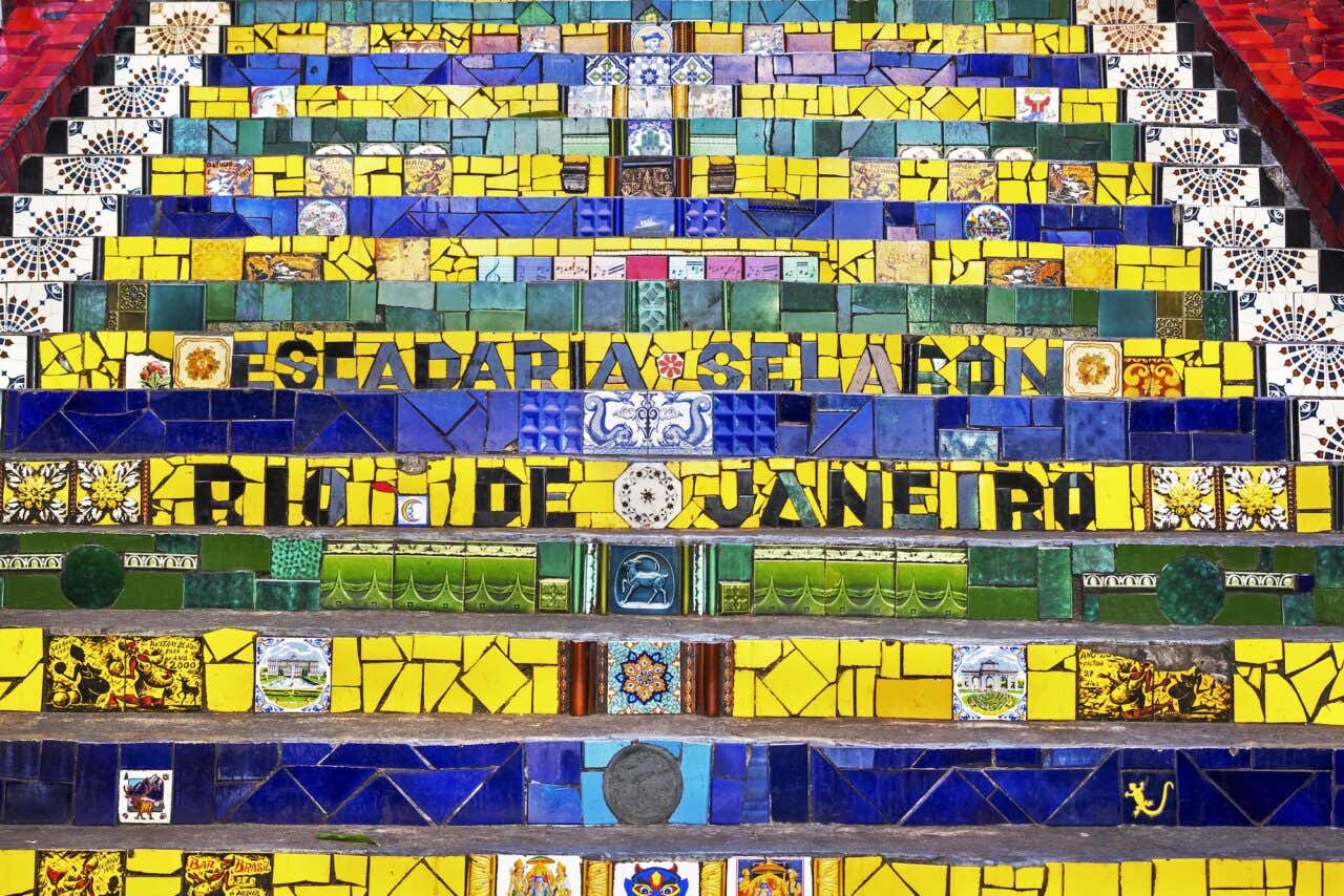 Detalhe dos azulejos coloridos da Escadaria de Selarón