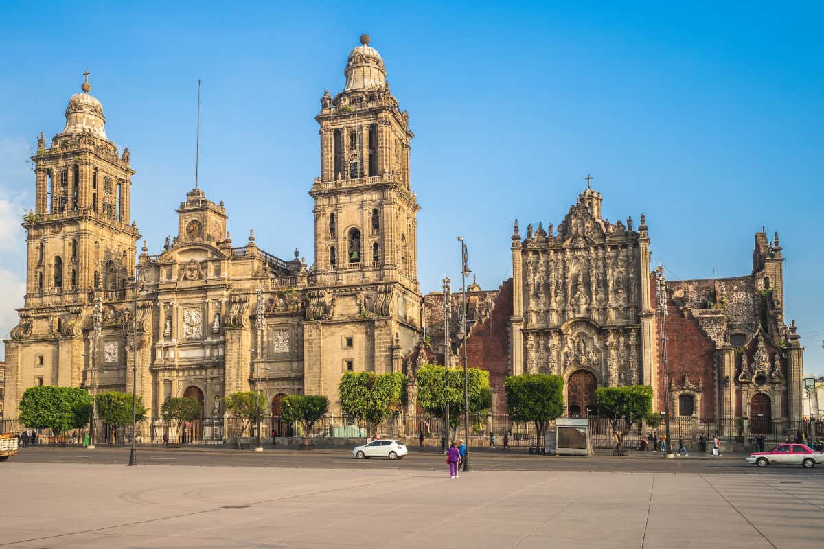 Catedral Metropolitana, en la plaza del Zócalo de Ciudad de México, una de las sedes del Mundial 2026 donde jugará Colombia
