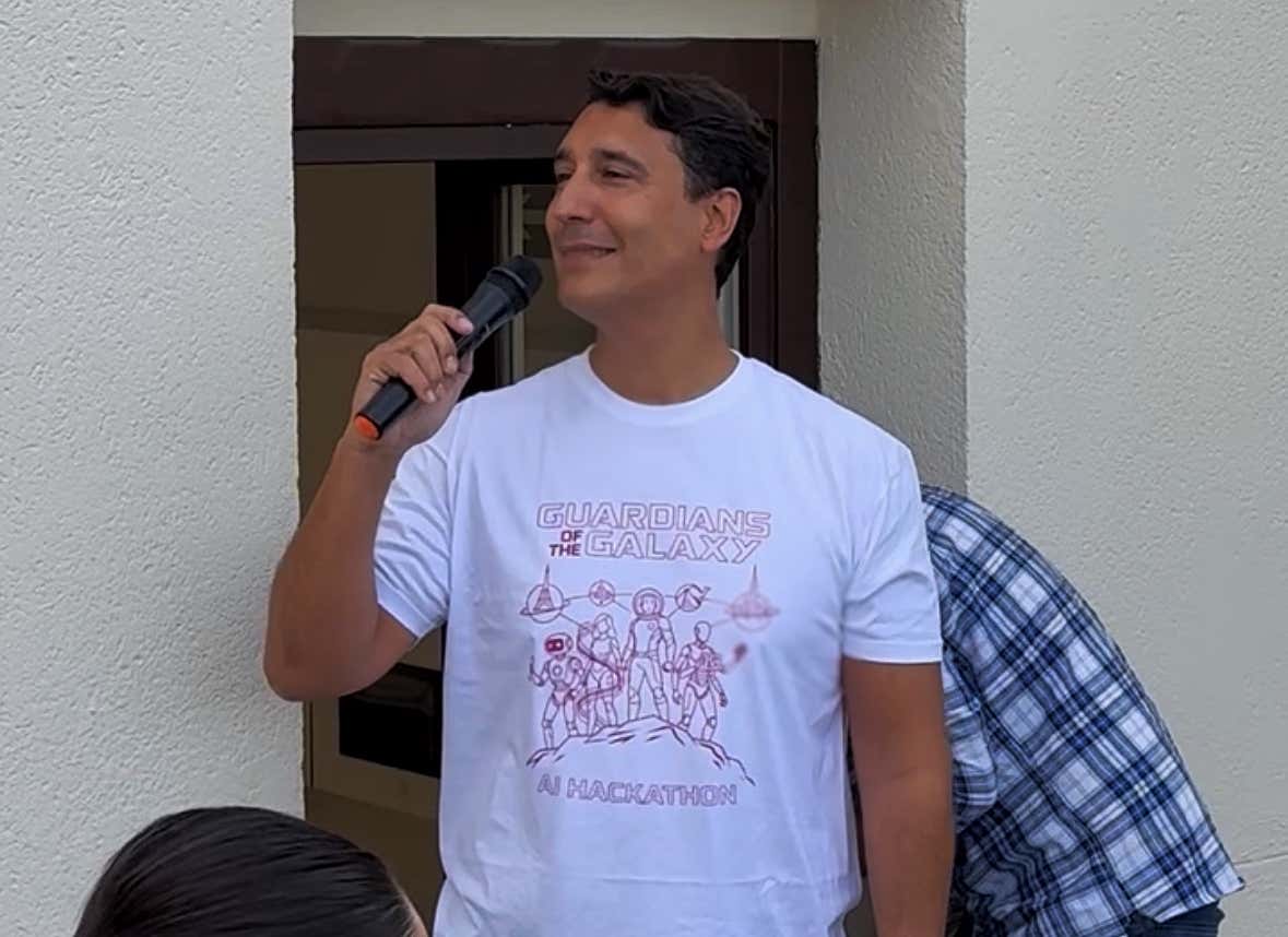 Andrés Spitzer, CEO de Civitatis, liderando el primer Hackathon de Civitatis