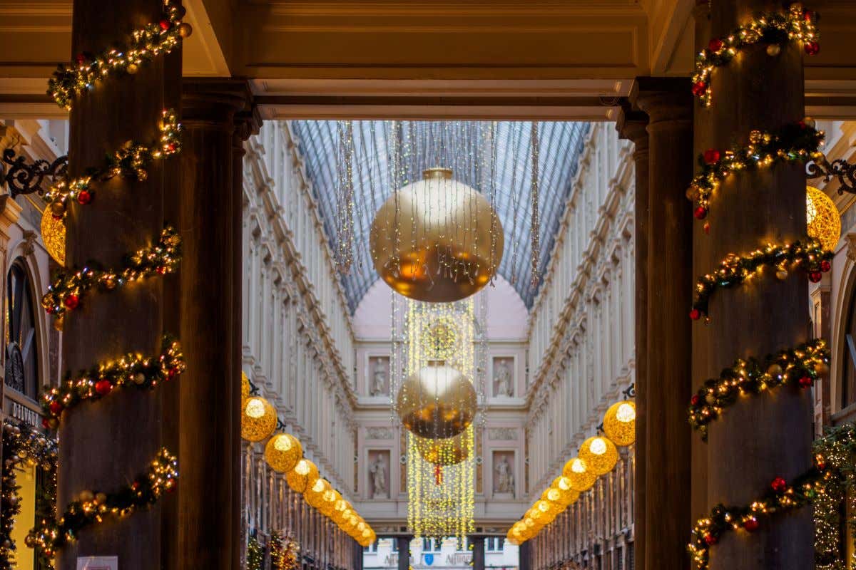 Decoración navideña en las Galerías Reales Saint-Hubert de Bruselas