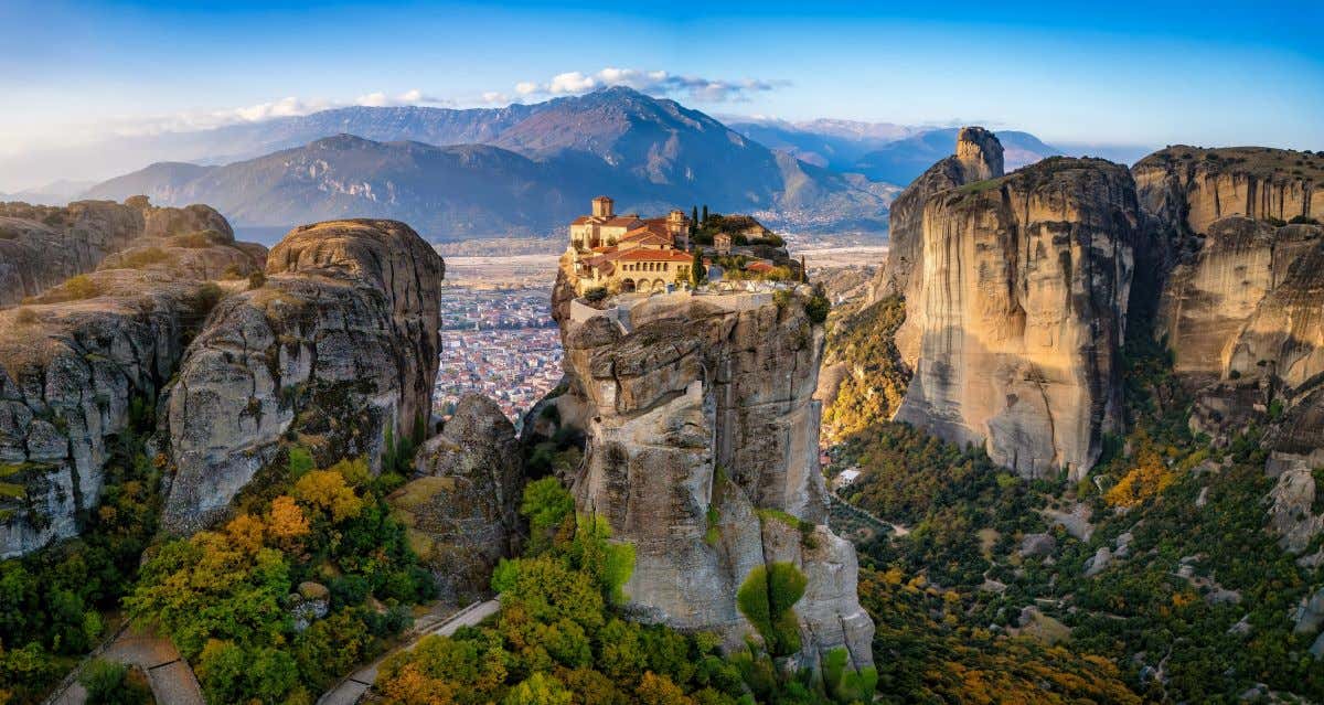 Monasterio de Meteora suspendidos en los acantilados