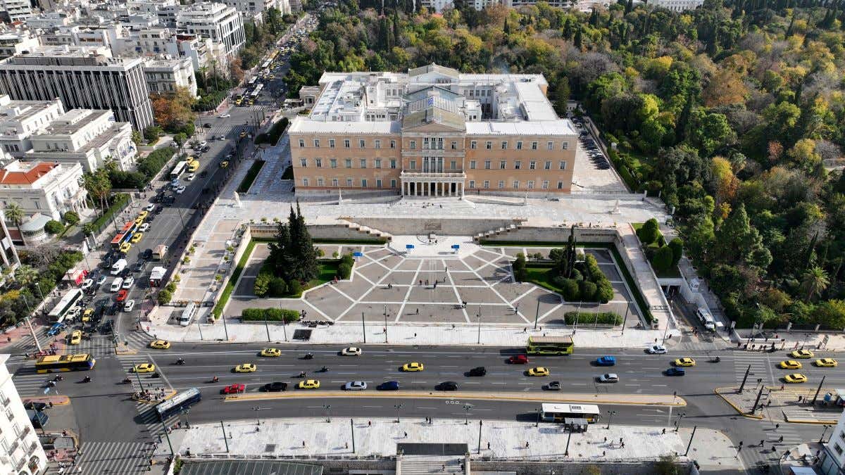 Vista aérea de la plaza Syntagma en un día despejazo